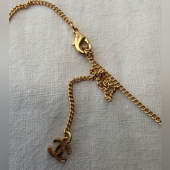 🍁✨CHANEL Gold-Tone CC Pendant Necklace with Multicolor Gem Accents - Picture 7 of 14